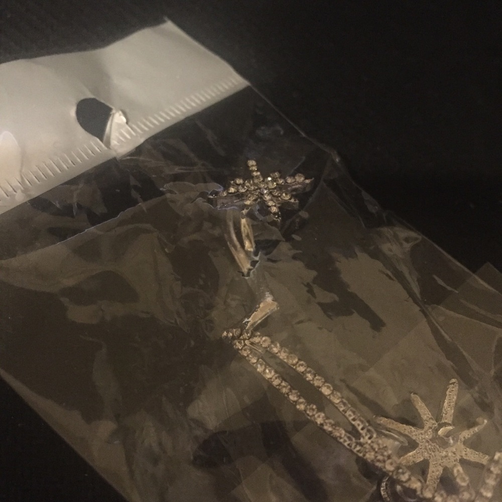 !!LAST ONE!! Star Earring Cuff Ear Climber - Picture 4 of 6